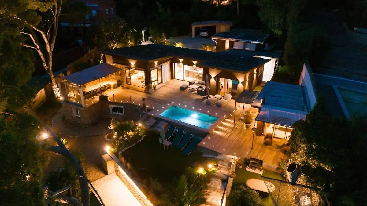 Luxueuse Villa Bord De Mer contacts
